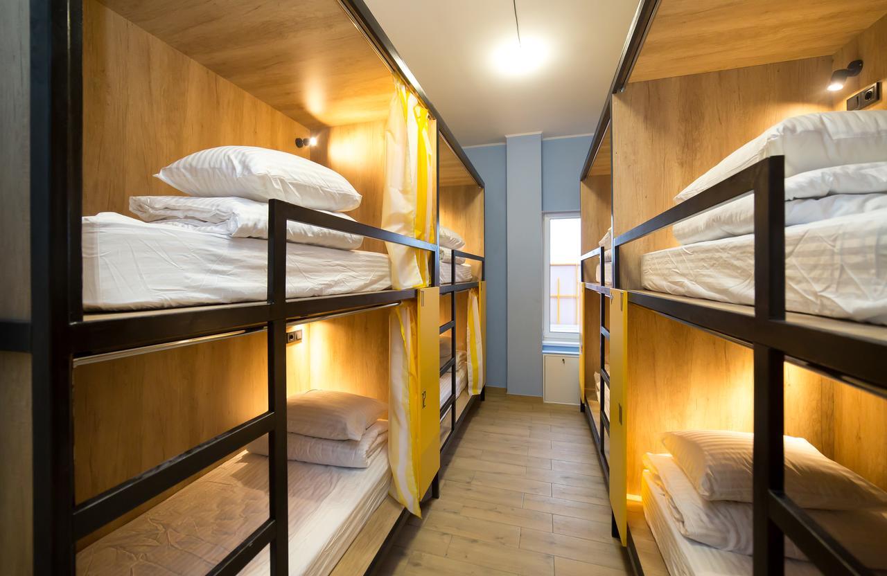 Hotel Bee Station Киев Екстериор снимка
