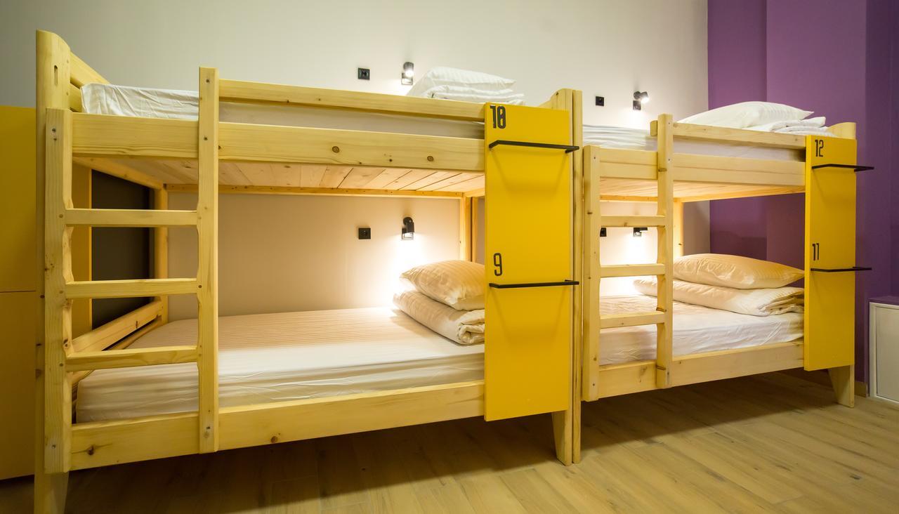 Hotel Bee Station Киев Екстериор снимка