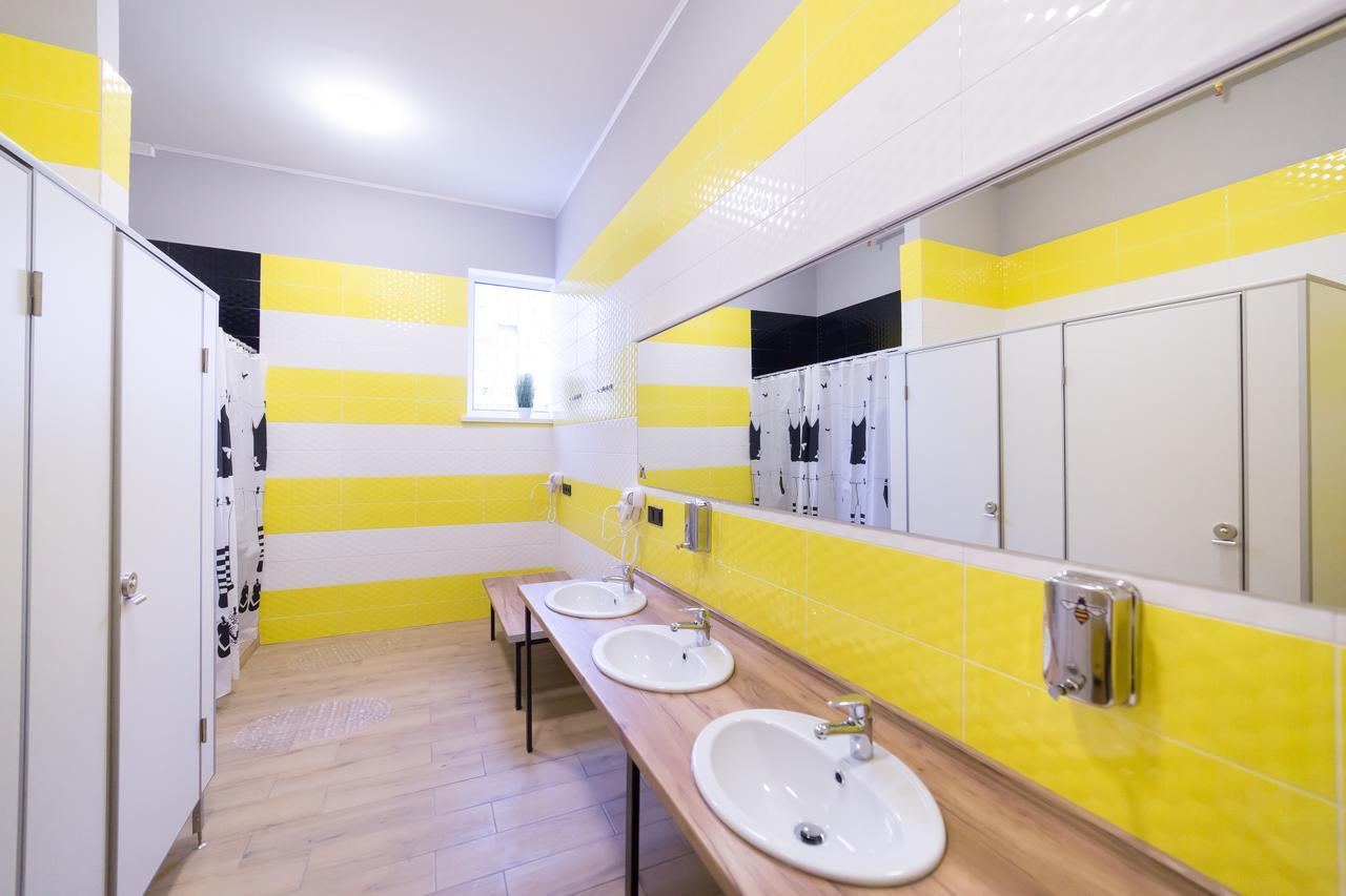 Hotel Bee Station Киев Екстериор снимка