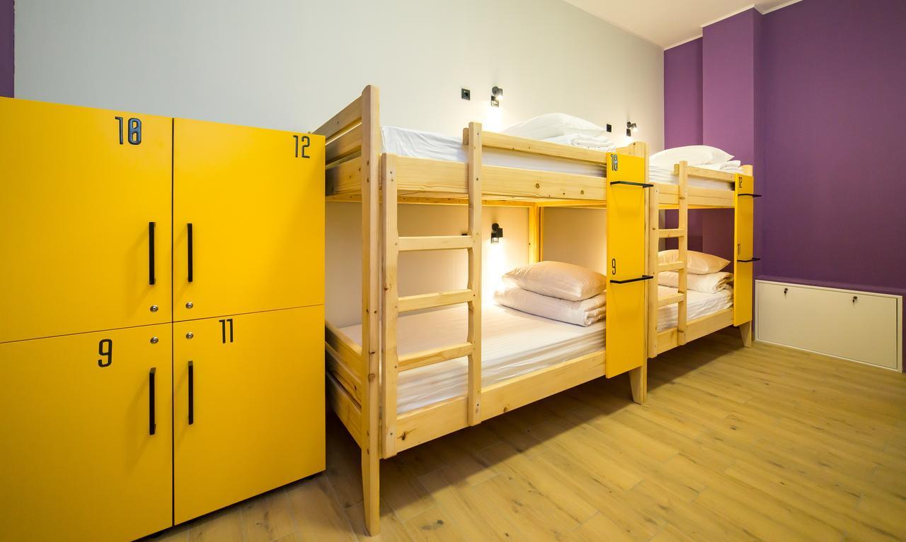 Hotel Bee Station Киев Екстериор снимка