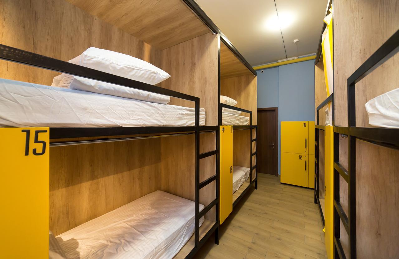 Hotel Bee Station Киев Екстериор снимка