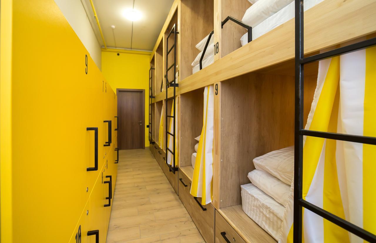 Hotel Bee Station Киев Екстериор снимка