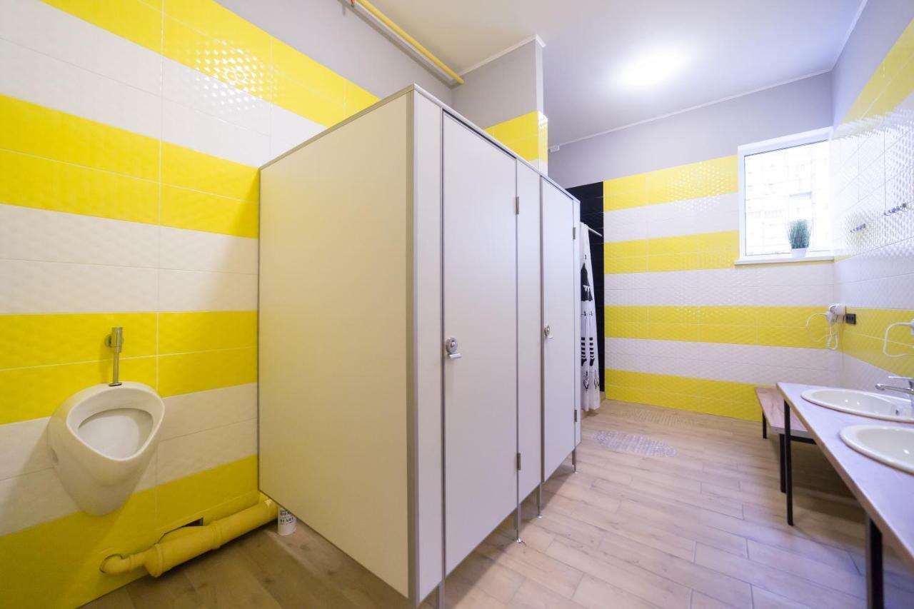 Hotel Bee Station Киев Екстериор снимка