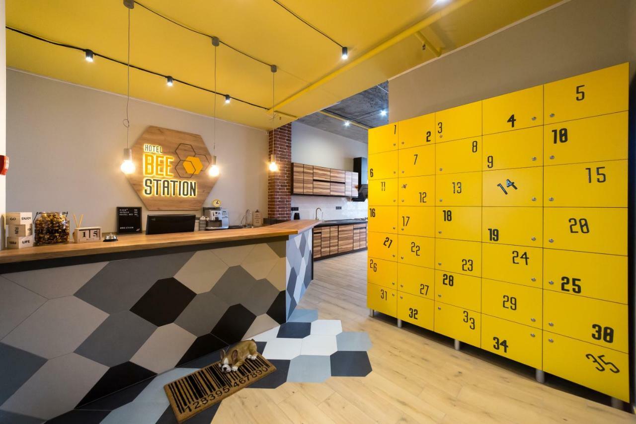 Hotel Bee Station Киев Екстериор снимка